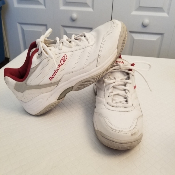 Reebok Classic Men's Size 7 Sneakers White Red Mark On Toe - Picture 4 of 7